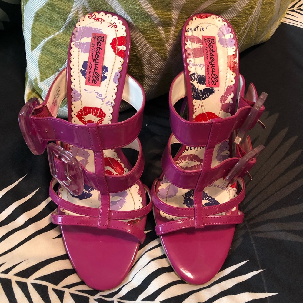 Pink cute heeled sandals